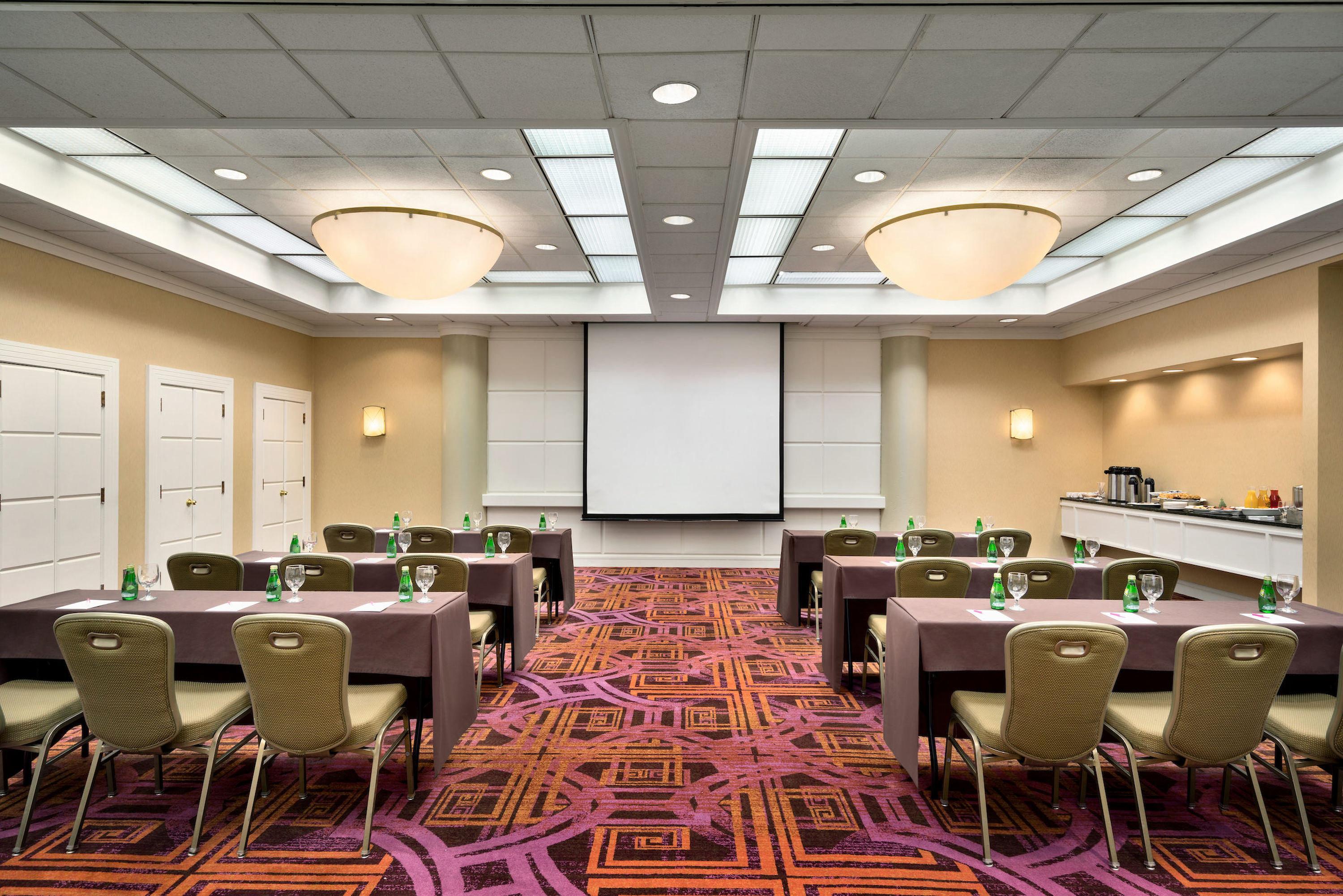 Отель Crowne Plaza Englewood By Ihg Экстерьер фото