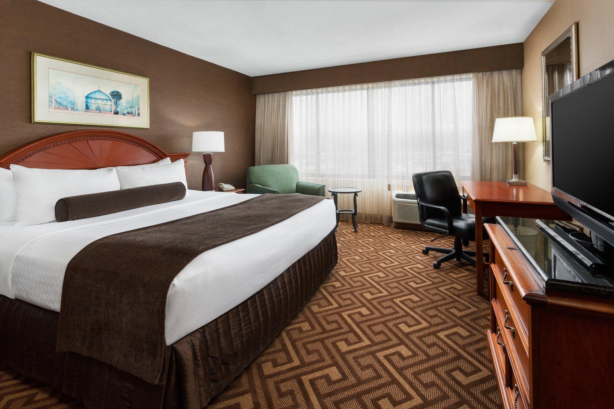 Отель Crowne Plaza Englewood By Ihg Экстерьер фото