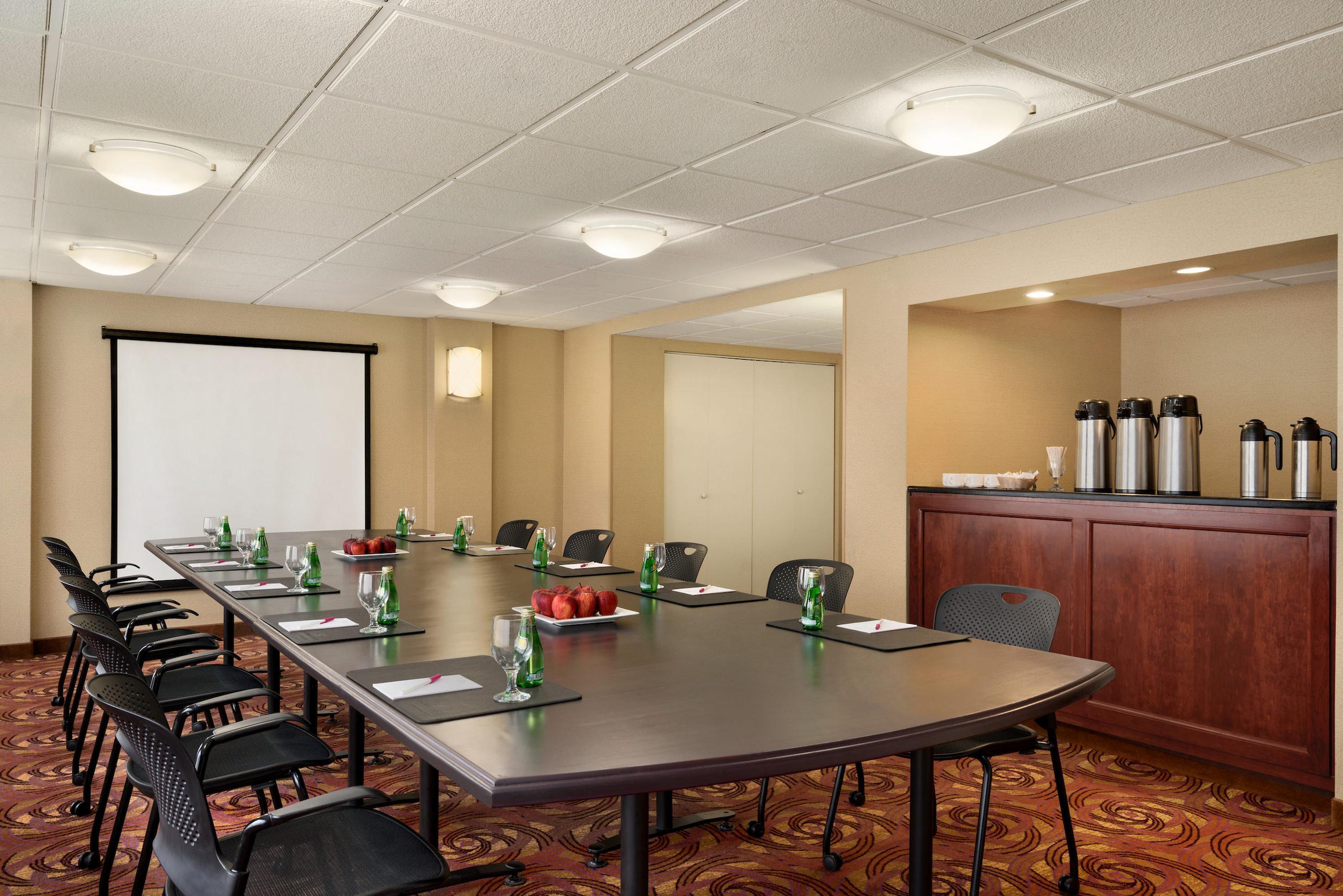 Отель Crowne Plaza Englewood By Ihg Экстерьер фото