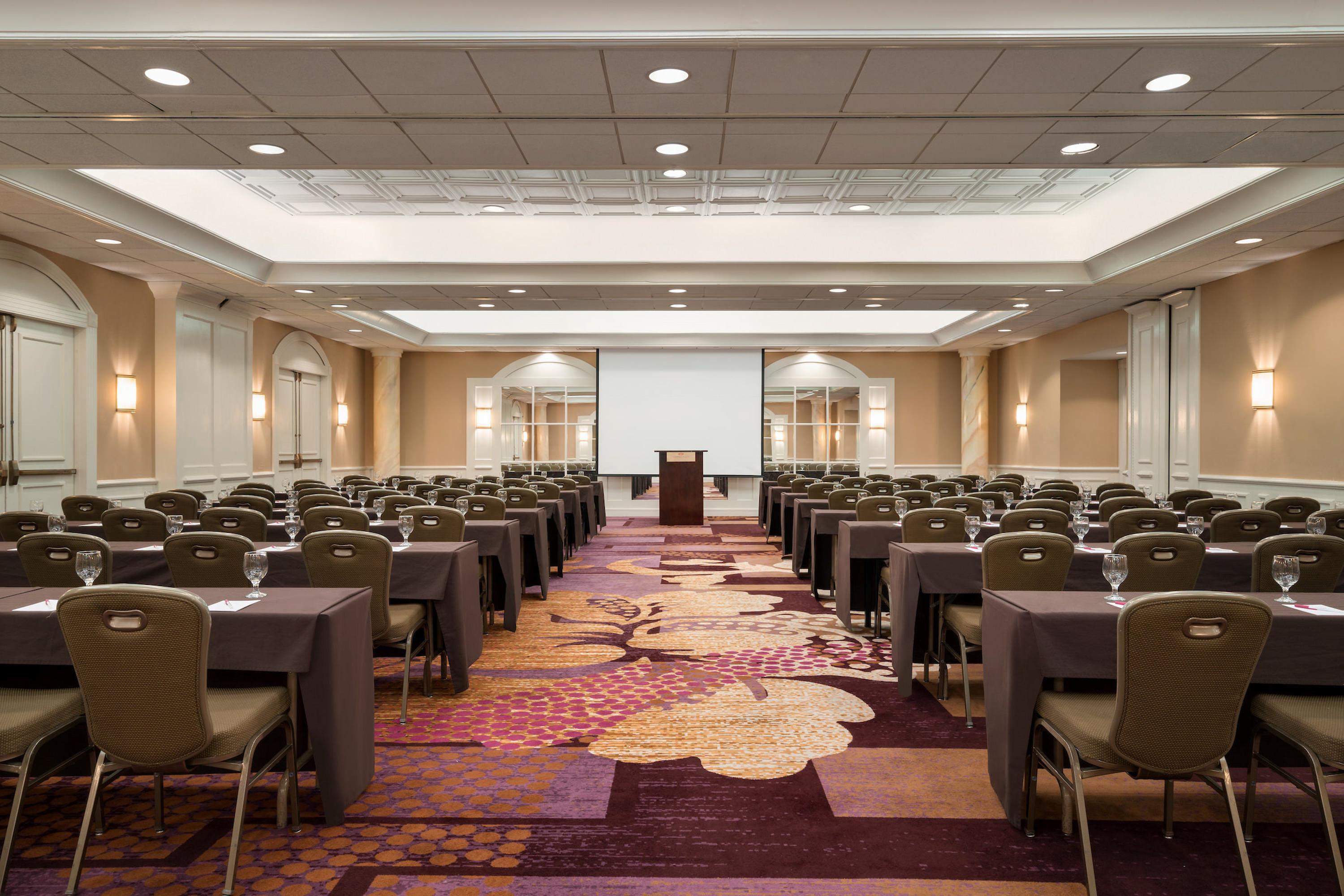 Отель Crowne Plaza Englewood By Ihg Экстерьер фото